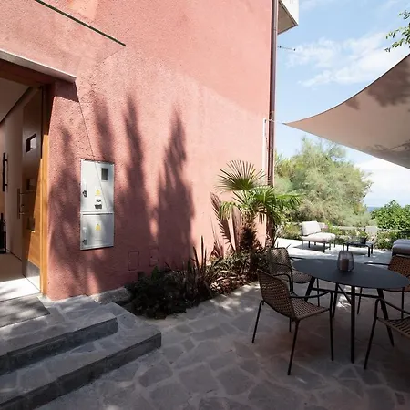 Beachfront Rosa Del Mar Jardin * Moscenicka Draga